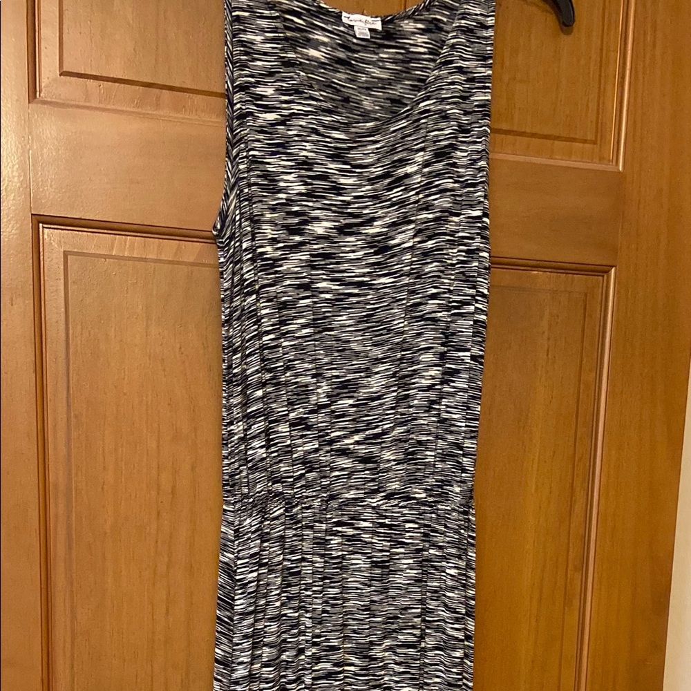 Love, fire maxi dress black and white- xtra small
